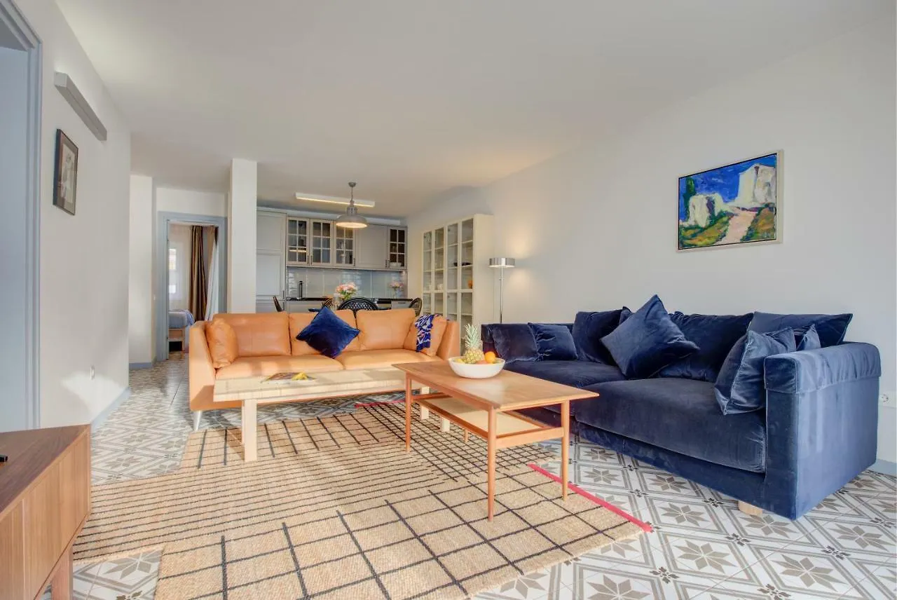 Modern, Bright And Welcoming Oceanfront Apartment Puerto de Santiago