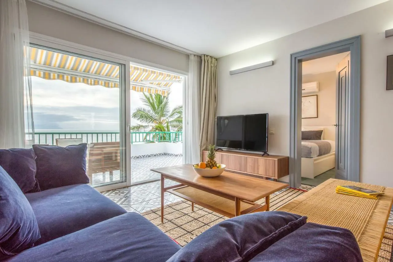 Modern, Bright And Welcoming Oceanfront Apartment Puerto de Santiago